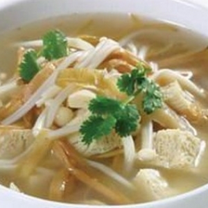 清理肠胃养生汤: 金针菇鸡丝汤 